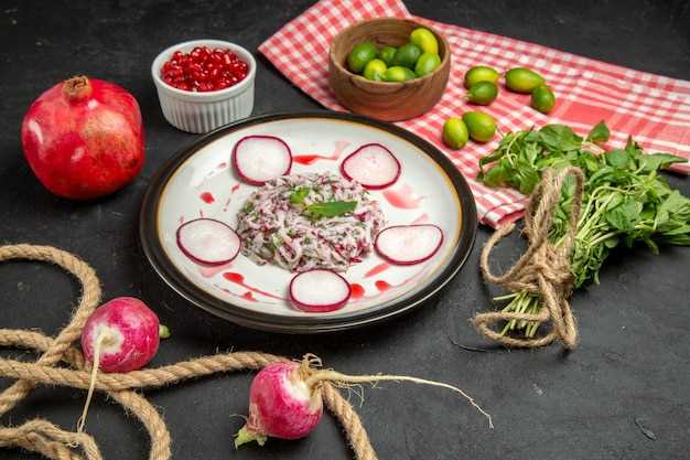 Салат с дайконом и кунжутом: азиатский акцент