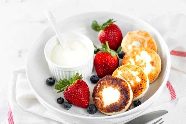 Как подавать сырники с соусами и добавками?