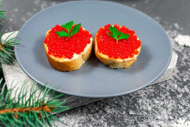 Тарталетки с черной икрой и сливочным сыром