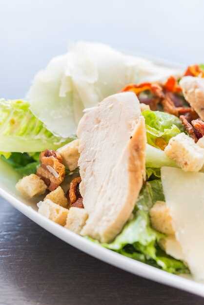 Салат с кукурузой и курицей в соусе терияки