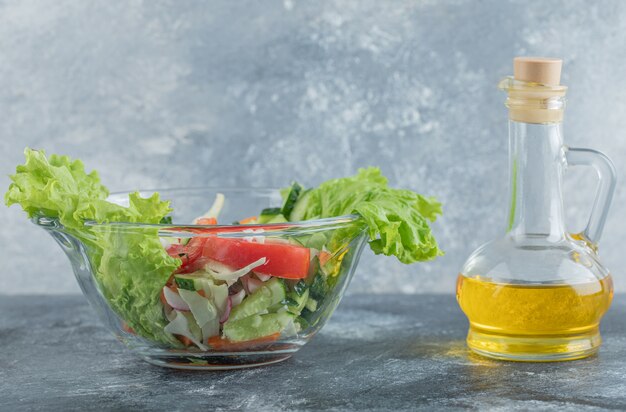 Яркий салат с фасолью и кукурузой