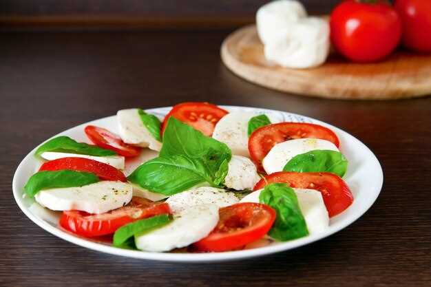 Салат с моцареллой и оливками