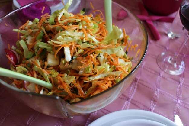 Салат с курицей и пекинской капустой
