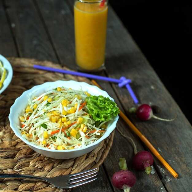 Салат с пекинской капустой и грецкими орехами